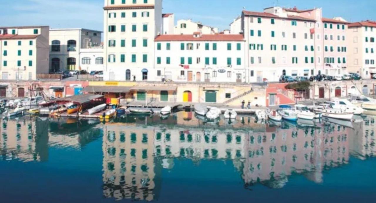 Bright And Large Apartment Via Montegrappa Livorno Luaran gambar